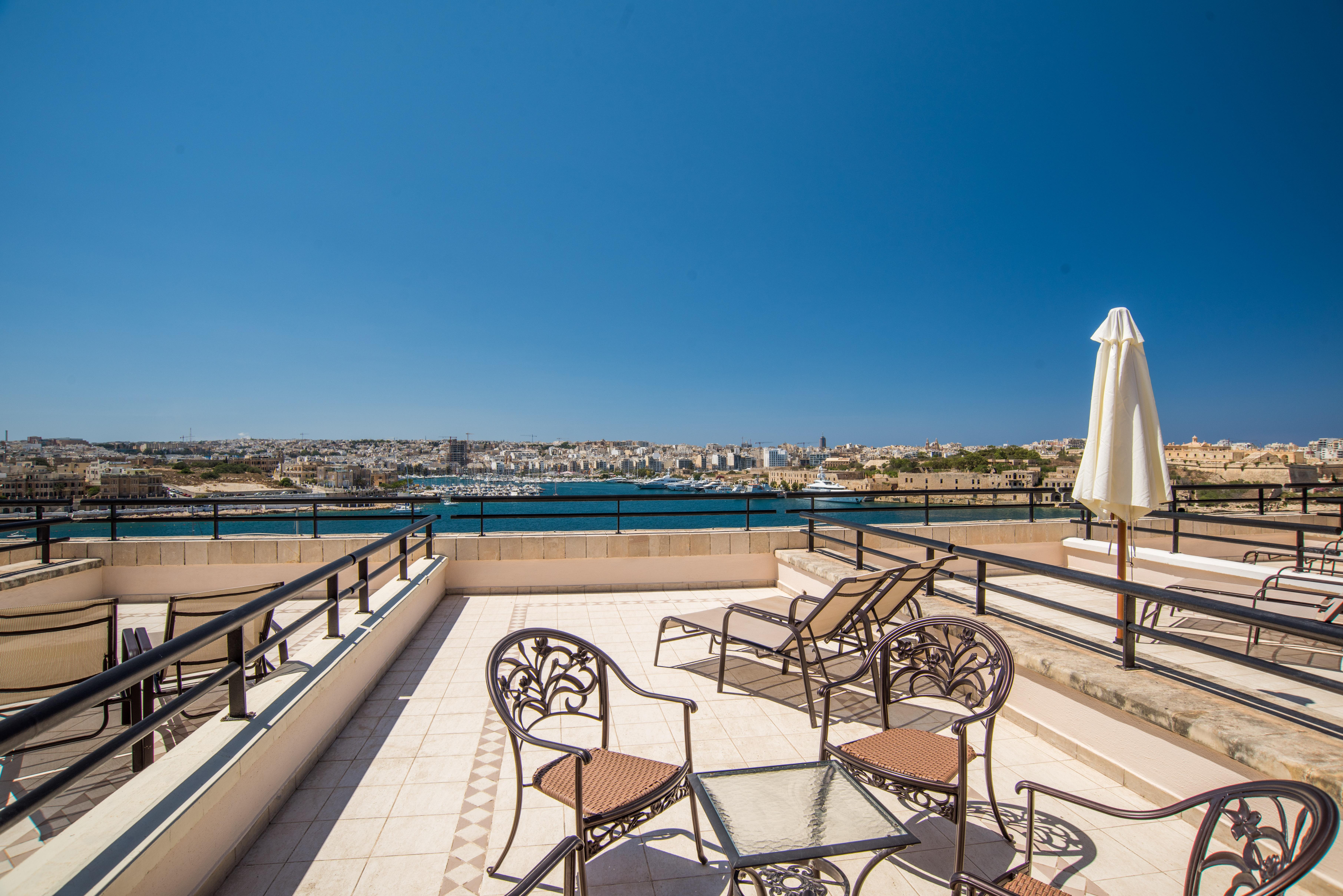 Grand Hotel Excelsior Floriana Luaran gambar View from the roof terrace