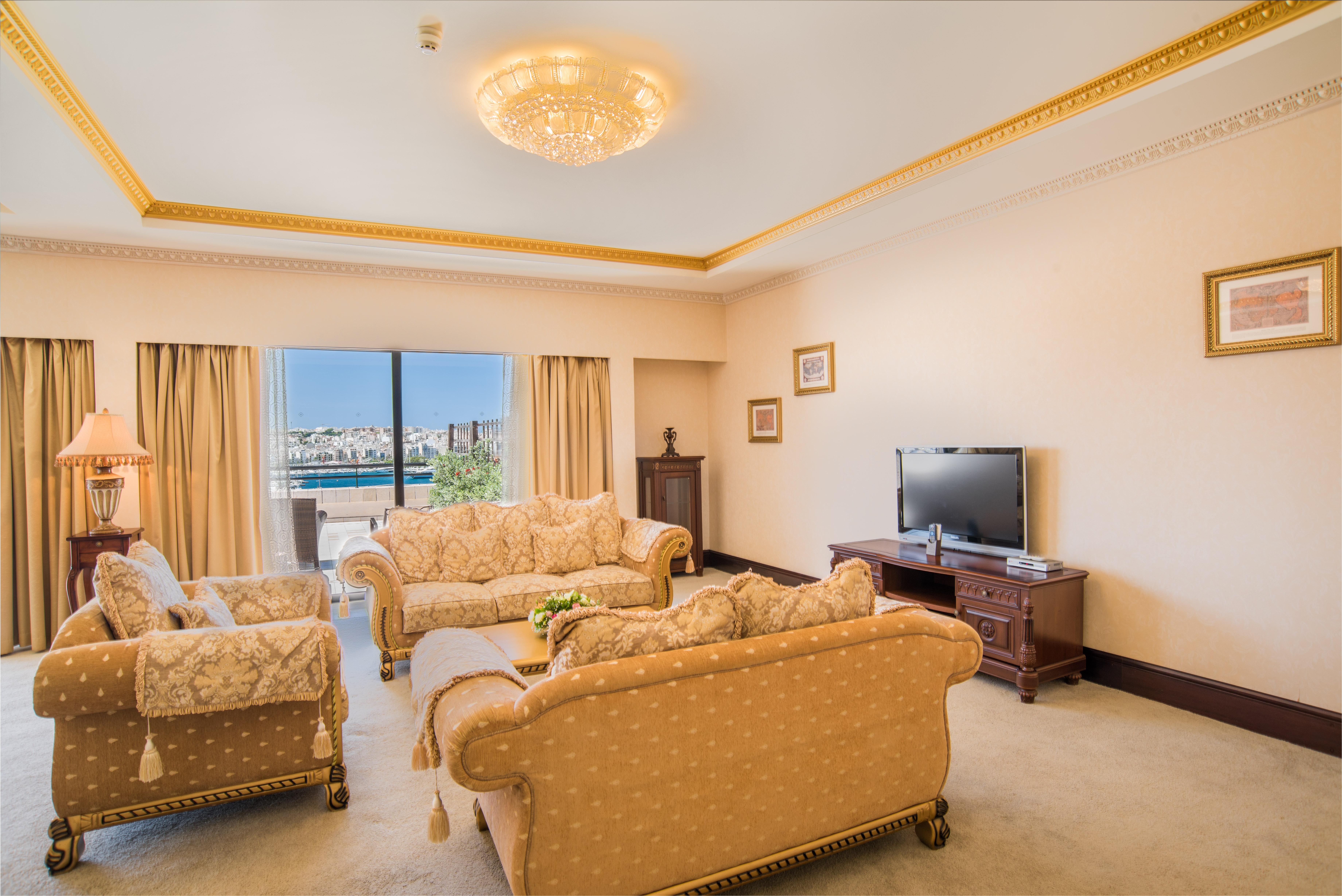 Grand Hotel Excelsior Floriana Luaran gambar Suite at the Grand Hotel