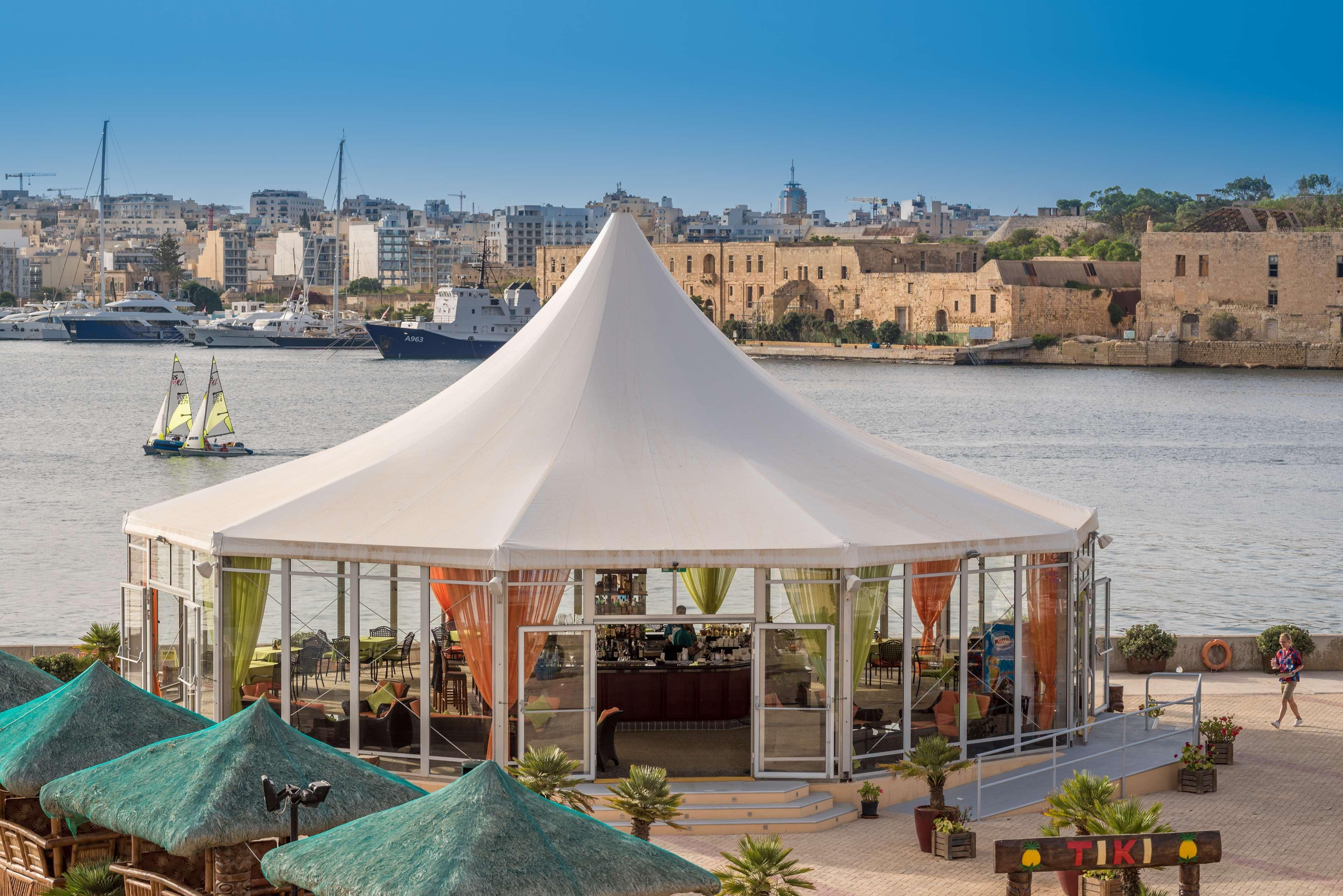 Grand Hotel Excelsior Floriana Luaran gambar The Phoenicia Bar