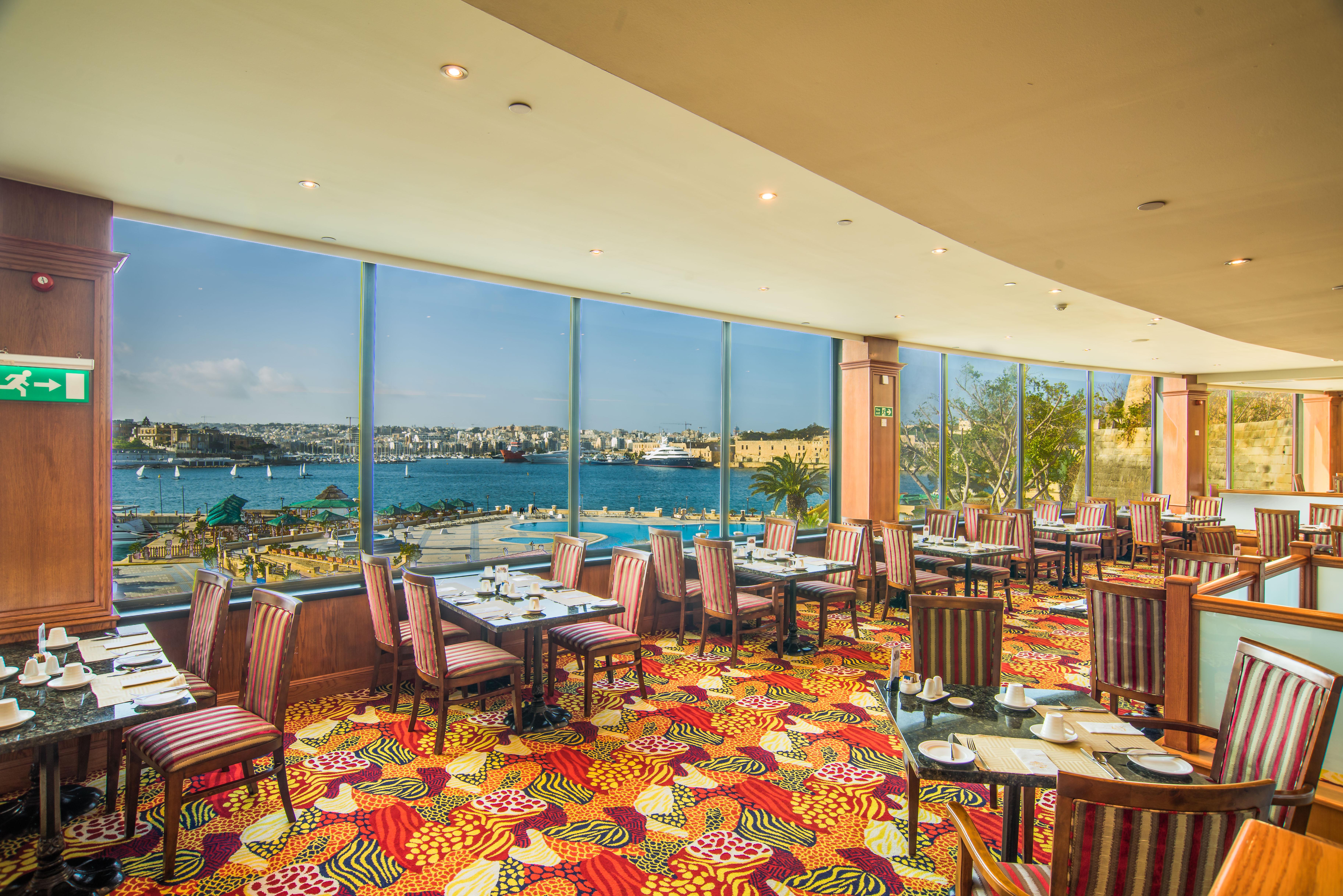 Grand Hotel Excelsior Floriana Luaran gambar The restaurant at the Sheraton San Diego Hotel